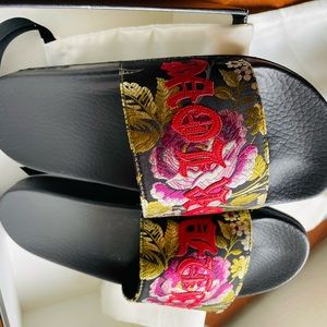 New Authentic GUCCI
Pursuit Blind For Love Slide Sandal Floral Print Slides,8